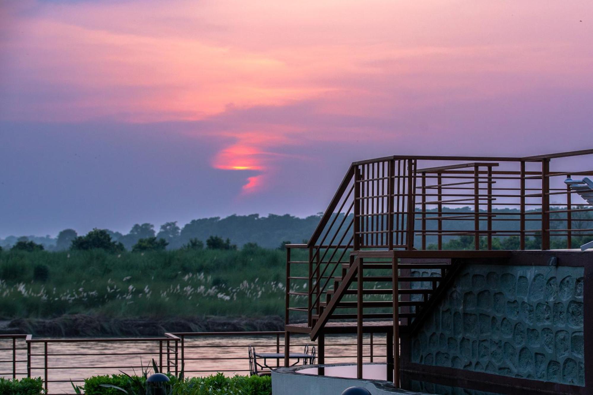 Park Safari Resort, Chitwan National Park Exterior photo