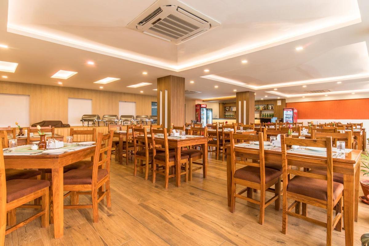 Park Safari Resort, Chitwan National Park Exterior photo