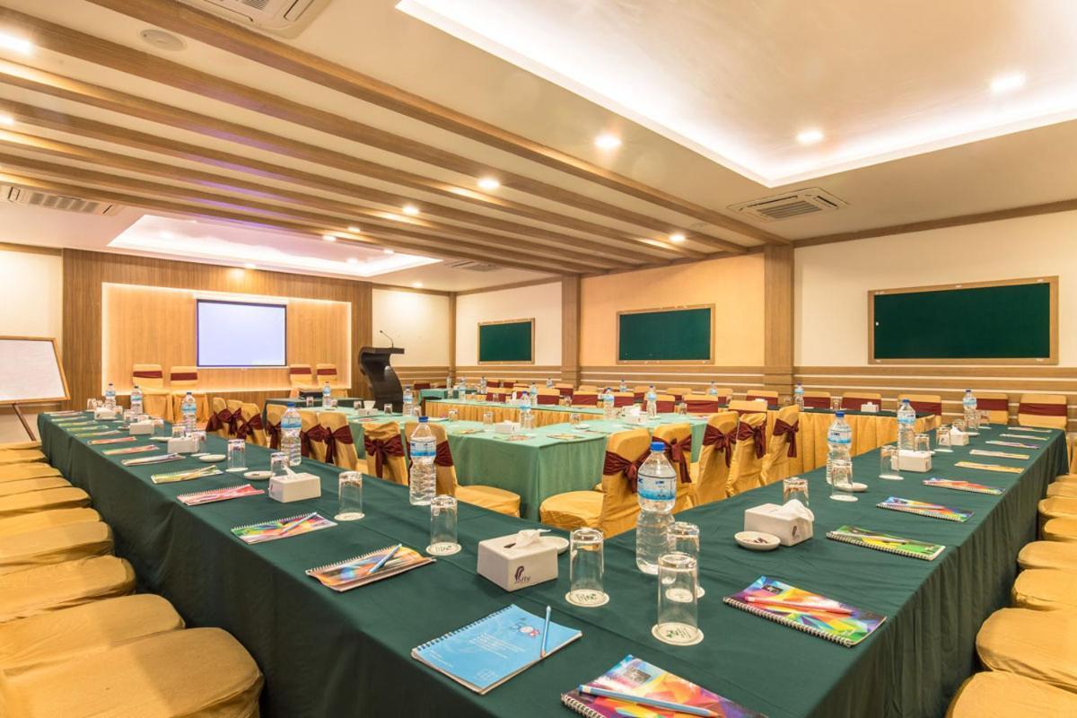 Park Safari Resort, Chitwan National Park Exterior photo