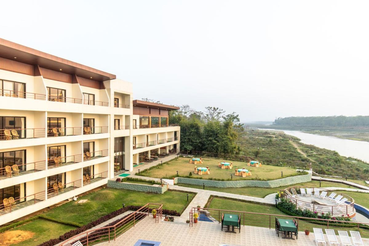 Park Safari Resort, Chitwan National Park Exterior photo